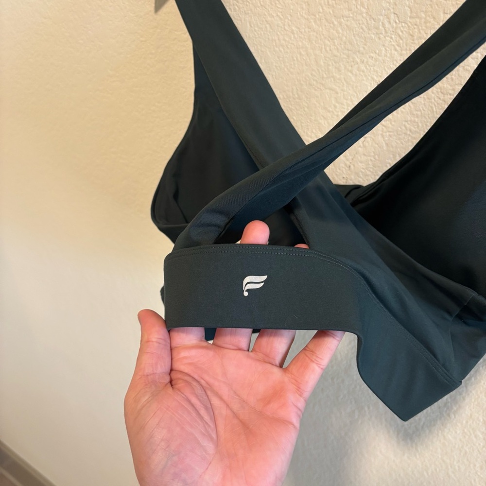 Fabletics Gree V‑Neck Twist Front Sports Bra - Picture 3 of 4